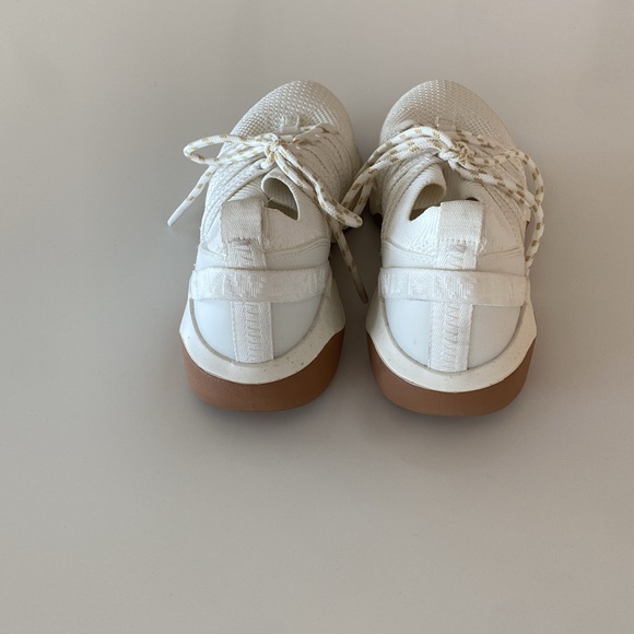 New Madewell “Field Knit” White Sneakers. - Picture 2 of 6